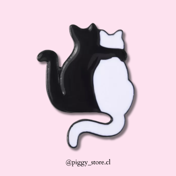 Gatitos abrazados